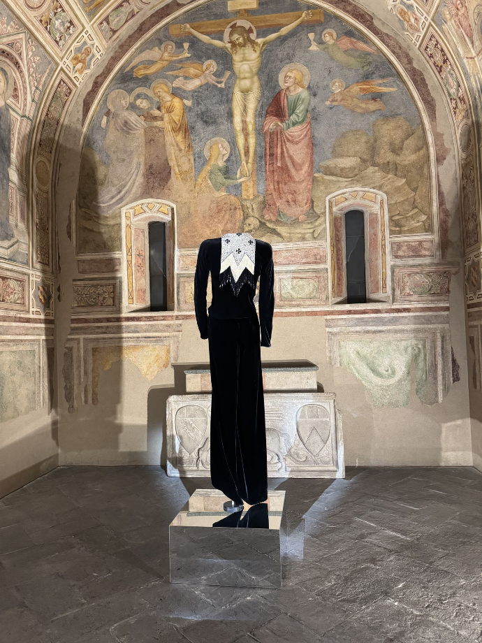 giorgio-armani-exhibition-milano-per-amore-fashion-victory-style