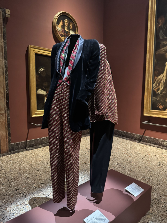 giorgio-armani-exhibition-milano-per-amore-fashion-victory-style